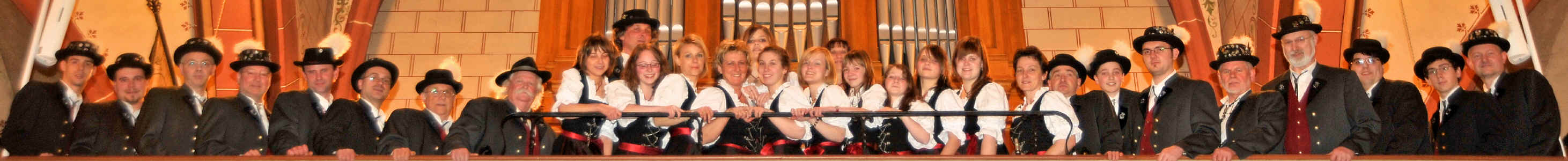 Gruppenfoto Kirche 2009 Banner.JPG (1491598 Byte)